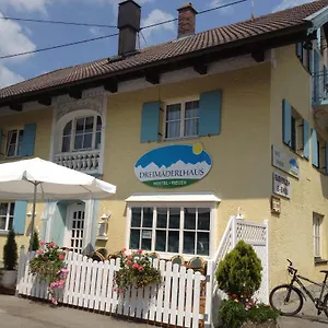  Hostel Dreimäderlhaus Rieden